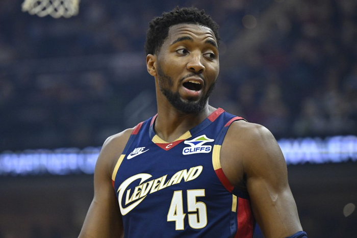 雷速-爵士主场力克快船，米切尔独得分