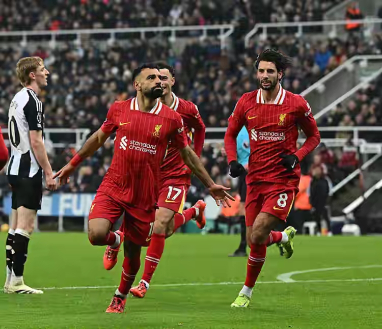 威廉姆斯鏖战阿斯顿马丁，阿隆索带队取胜