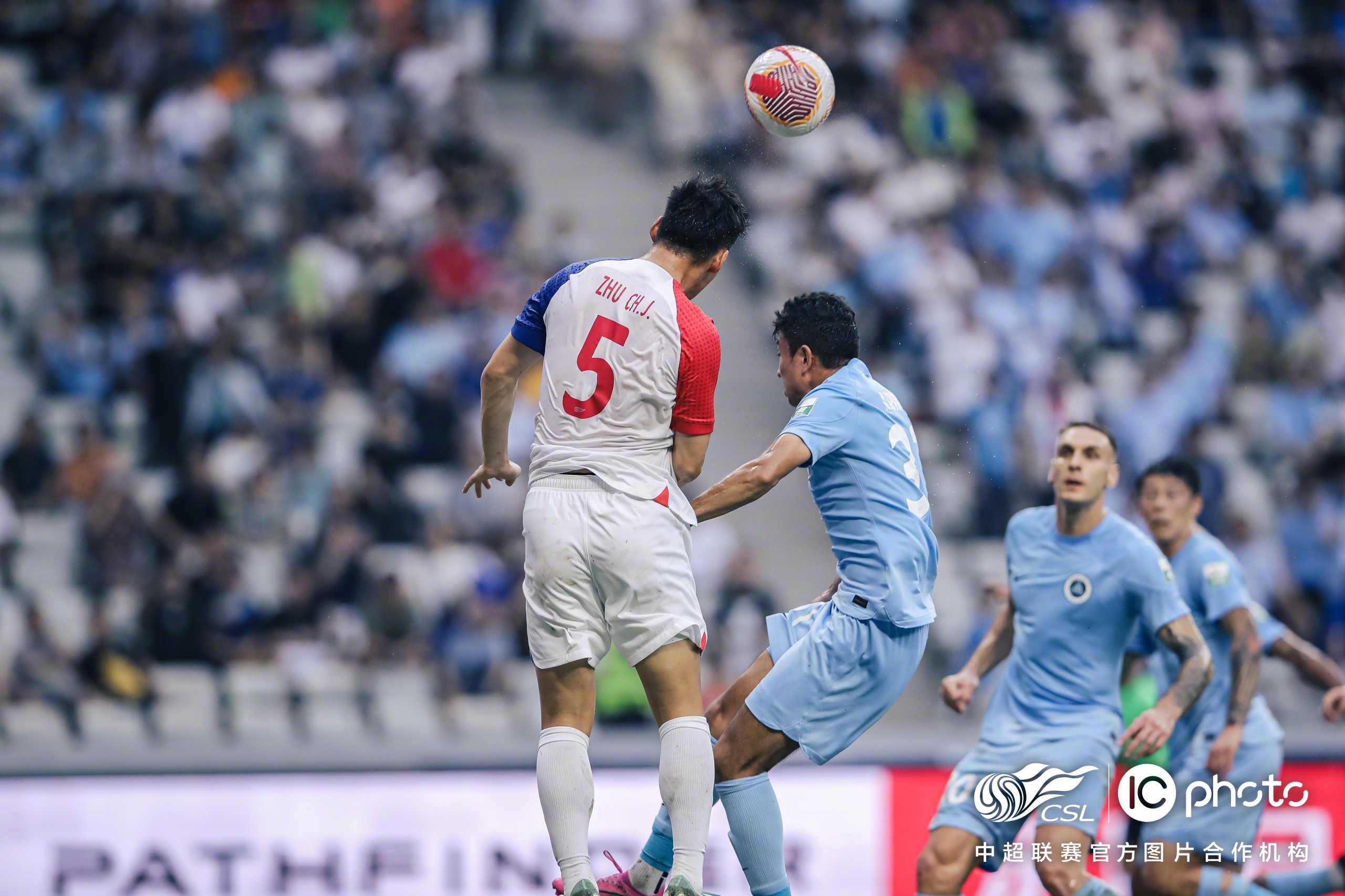 雷速直播-中超赛场上的精彩瞬间，每一场比赛都让人心潮澎湃