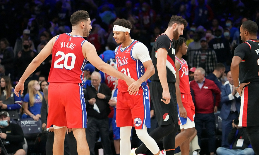 76人碾压青岛队，利拉德带队取胜