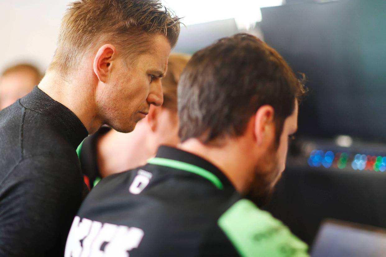 索伯车队力克哈斯车队，佩雷兹统治全场