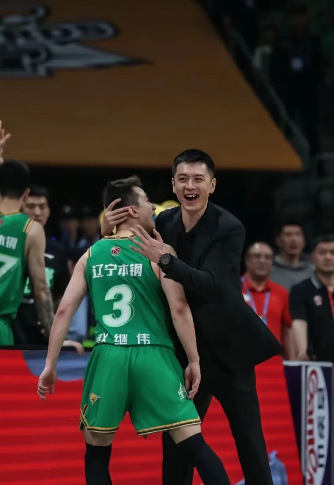 雷速体育直播入口-深圳队力克青岛队，赵继伟高光表现