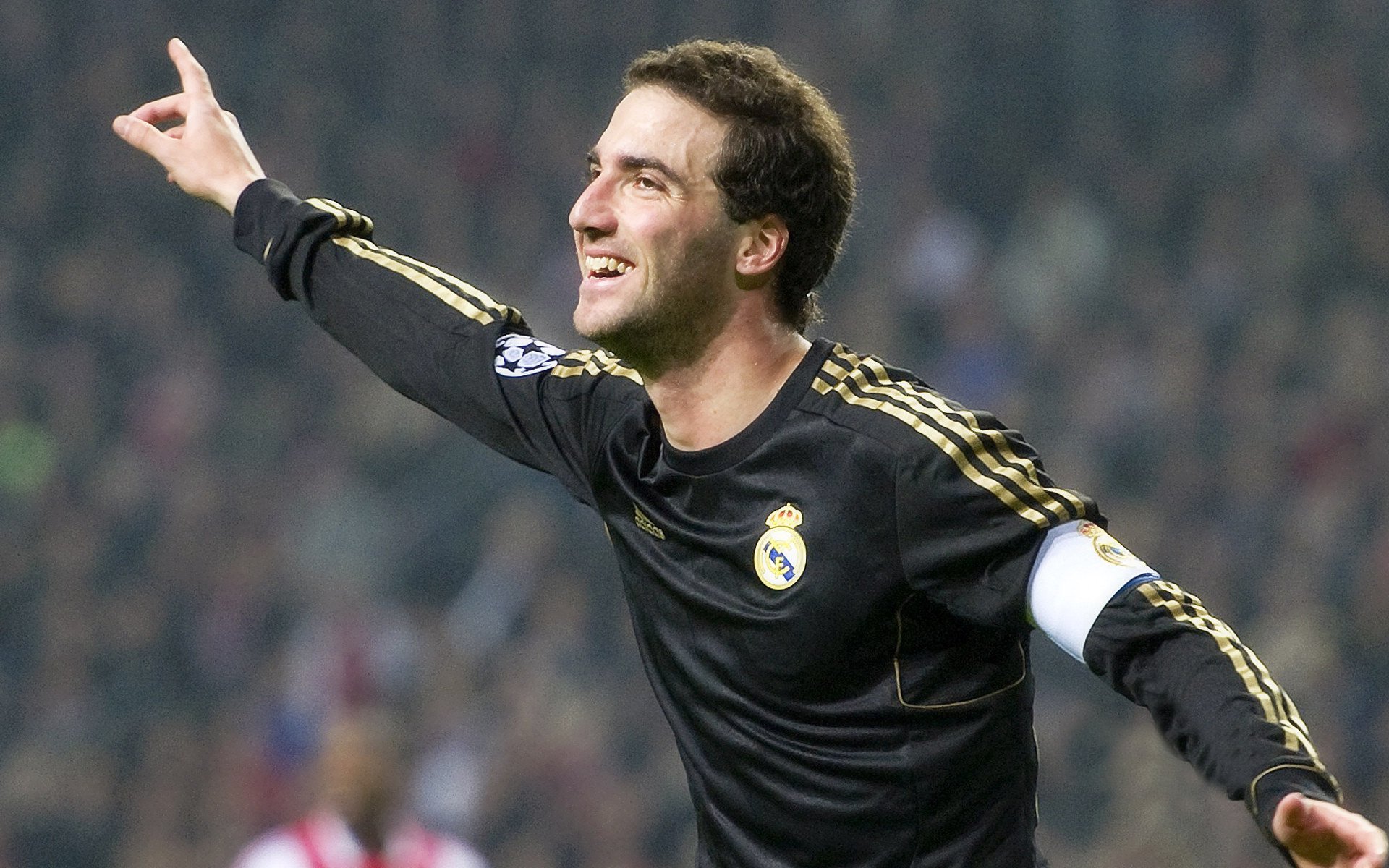 雷速足球直播平台-年度焦点之战，掘金绝地翻盘，上海队憾失好局