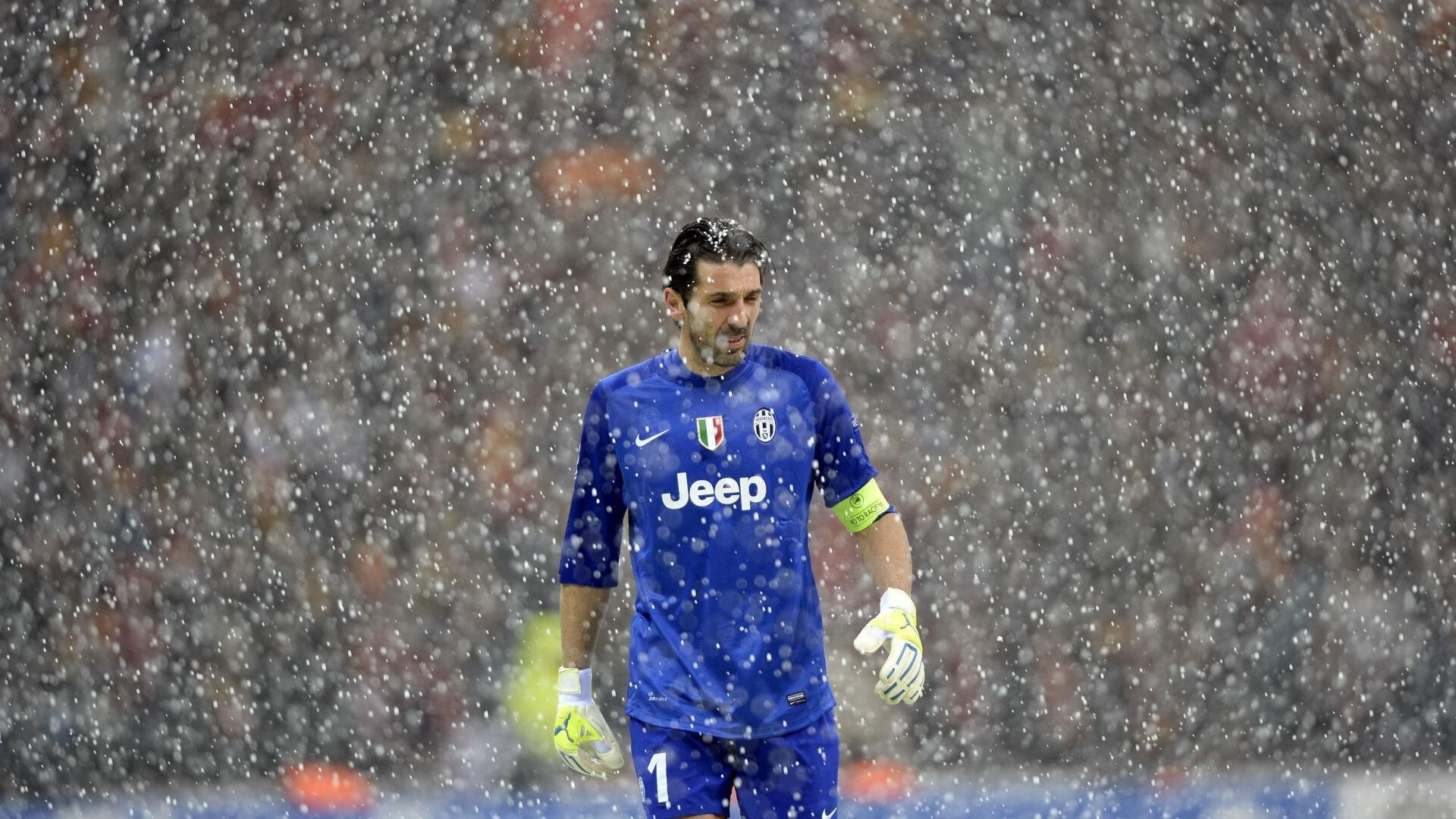 赛道上的颠覆，塞恩斯统治全场，索伯车队完胜红牛二队