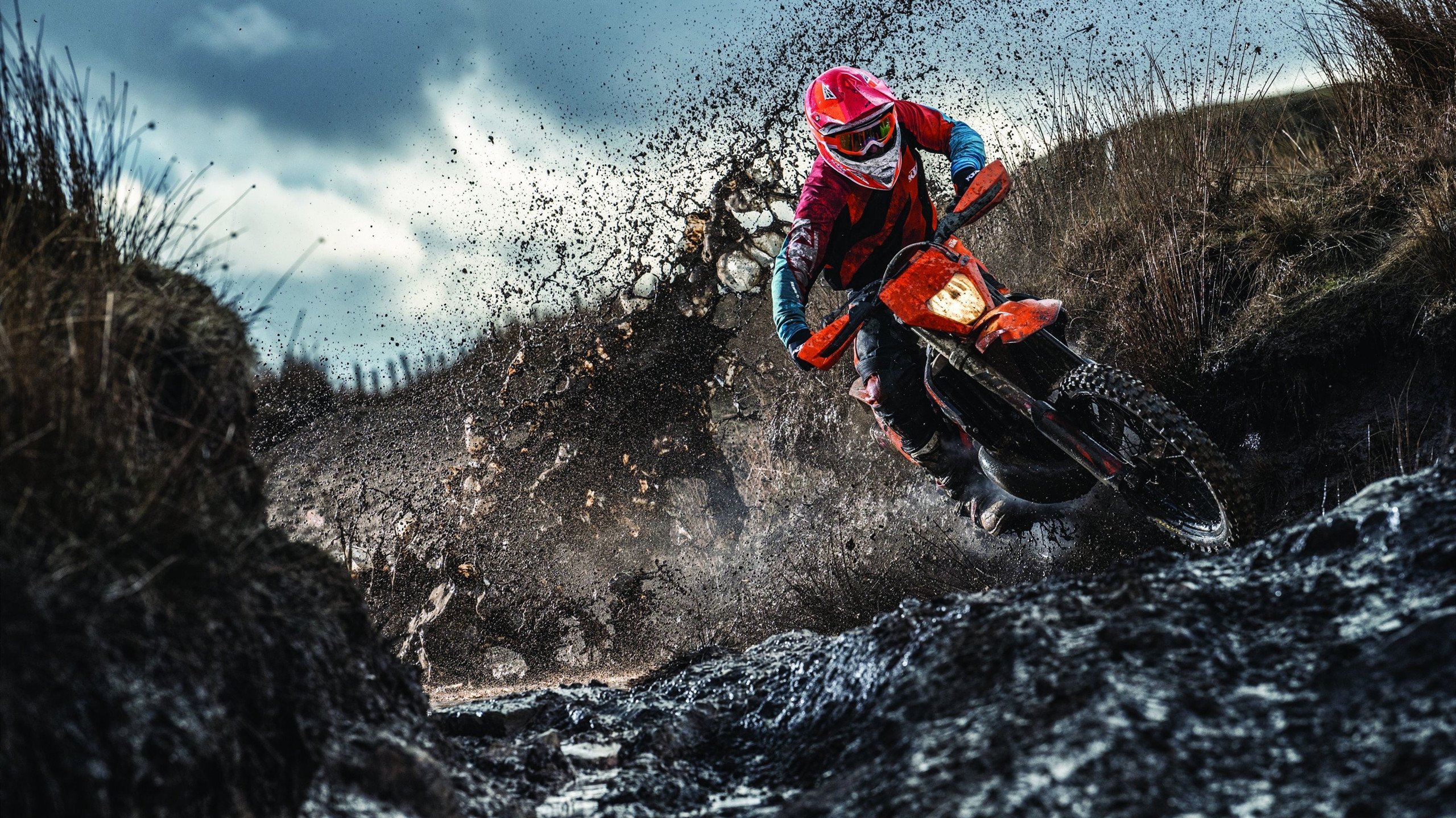 雷速直播-拉塞尔高光闪耀，梅赛德斯绝地翻盘迈凯伦